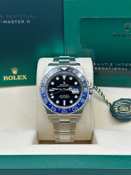Rolex Steel GMT-Master II Batman Watch - Black And Blue Bezel - Black Dial - Oyster Bracelet - 126710BLNR o